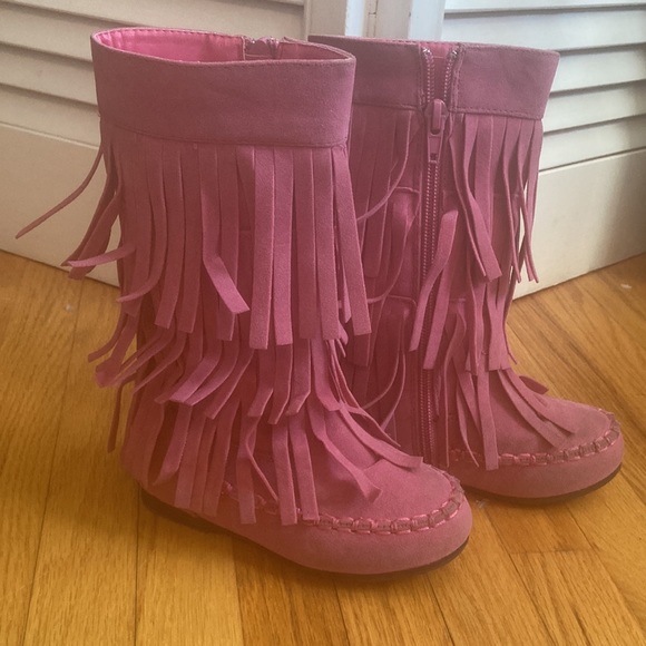 Size 8 toddler Moccasin boots for girls in pink - Picture 3 of 3